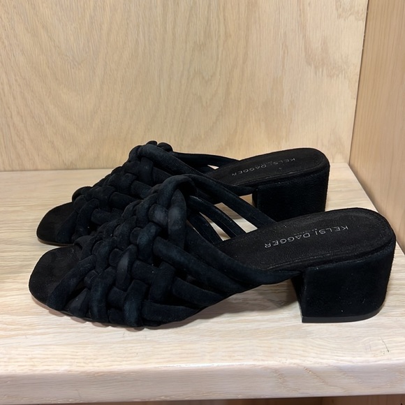 Black suede sandals with low heel - Picture 3 of 5